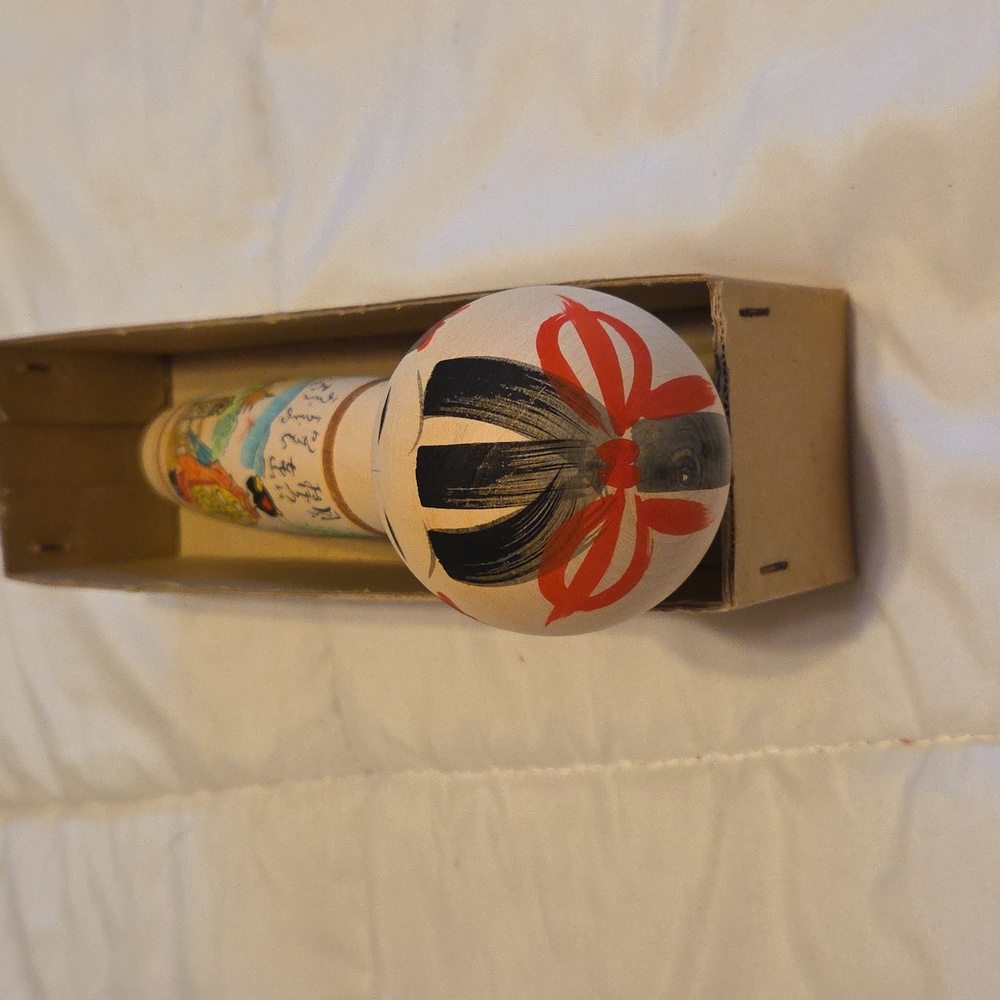 Handcrafted Japanese Kokeshi Doll - Picture 4 of 4